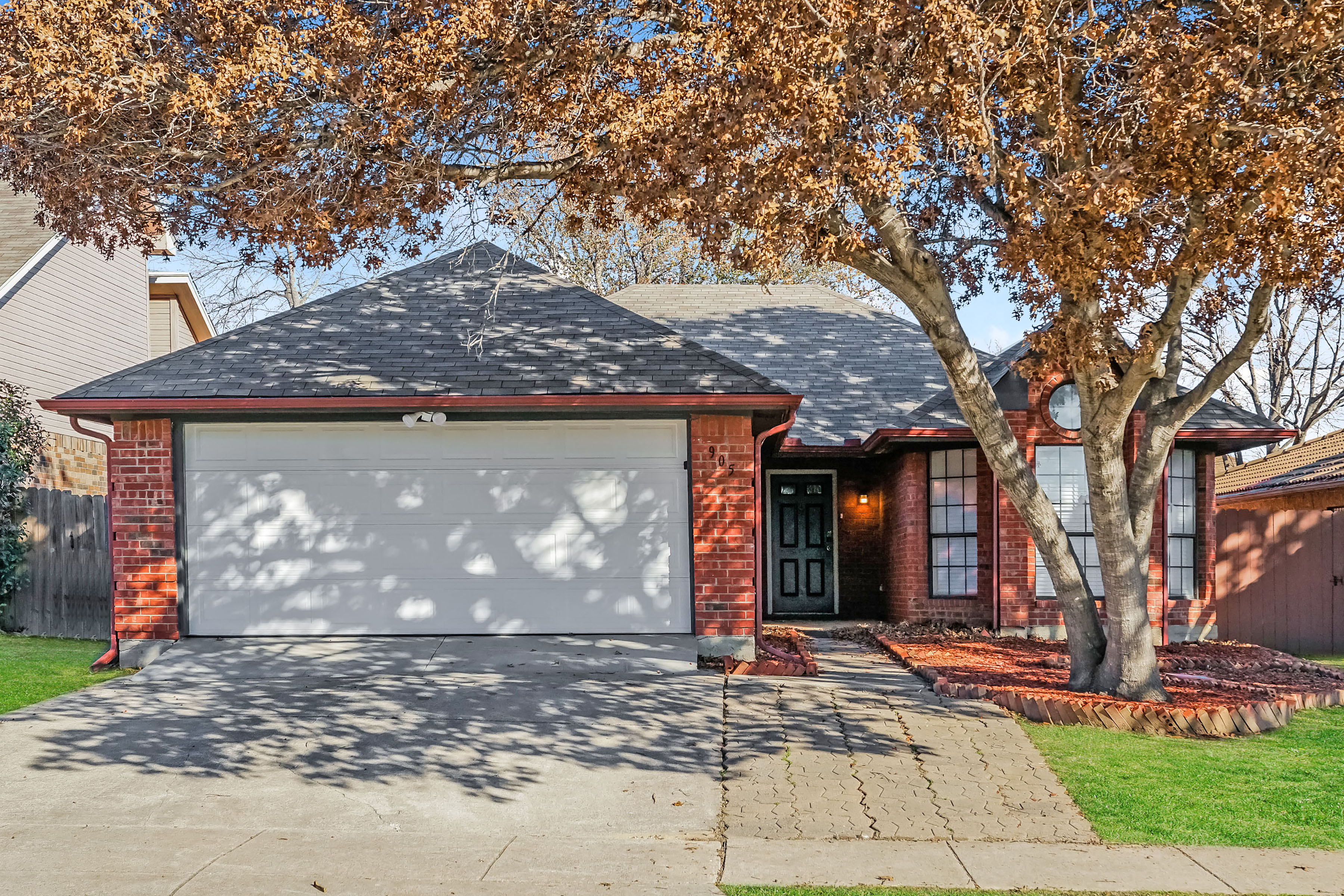 905 HIGH POINT RD ARLINGTON, TX 76015